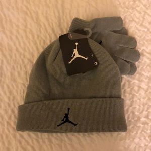 NWT // Jordan Boys’ Hat & Gloves Set // Gray